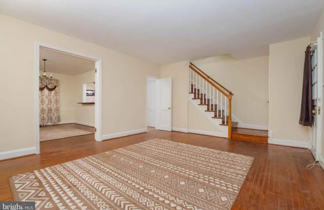 1325 CROFTON ROAD photos photos