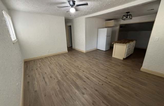 512 Northwest Glendale Drive Gallery 2