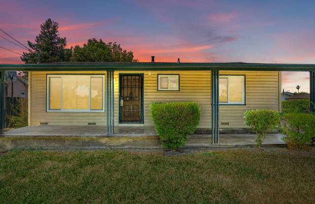 Charming 2 bedroom 1 bath! photos photos