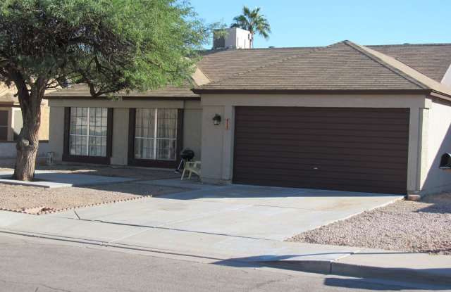 LARGE REMODELED 4BR 2BA HOUSE WITH GARAGE, GRANITE COUNTERS, BUILT-IN BREAKFAST BAR, TILE FLOORS photos photos