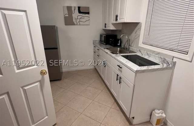824 SW 12th Ct Gallery 2