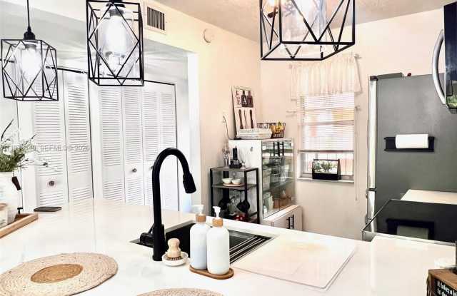 2811 Somerset Dr photos photos