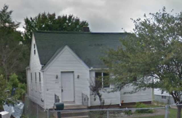 2 bedroom 1 bath house  with fenced in yard available soon! photos photos