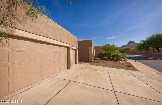 8418 N Sunny Rock Ridge Drive Gallery 3