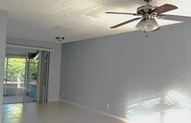 1109 SW 44th Way photos photos