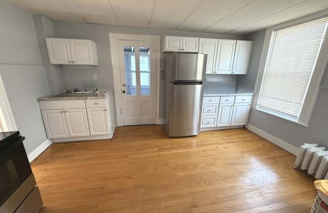 129 Quaker Lane S Gallery 3