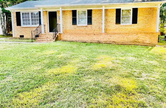 3 bed 1.5 bath ranch style house *50% off the first month with a 12 month lease* - 332 Clover Hitch Drive, Charlotte, NC 28215