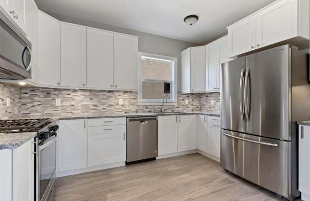 4 bedroom house near Macalester - Available June 2027 Gallery 3