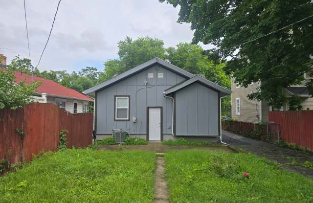 Beautifully Updated 2 bedroom 1 bathroom 776 sq ft home Gallery 3