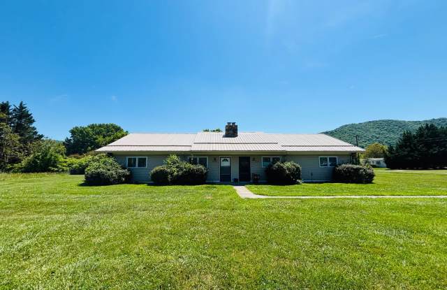 2 Bedroom, 1 Bath Duplex Gallery 1