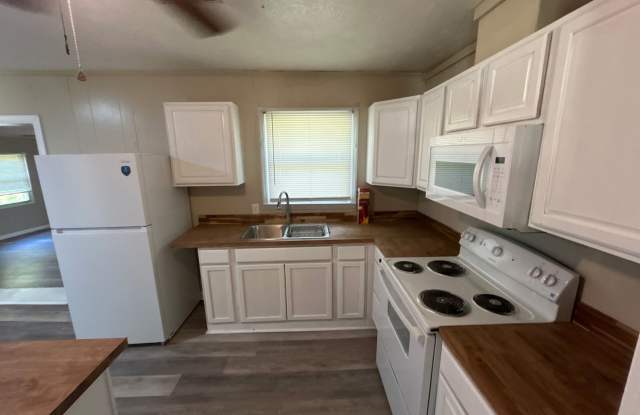 3 Bed 2 Bath Brick Home Gallery 3