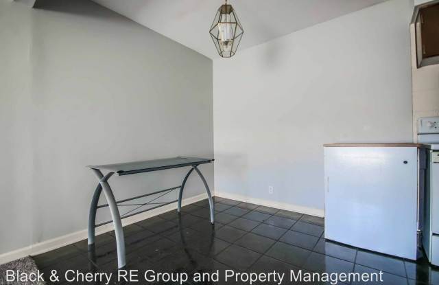 615 S. Royal Crest Circle #16 Gallery 4