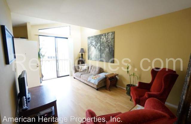 4615-12 PIco Street Gallery 3