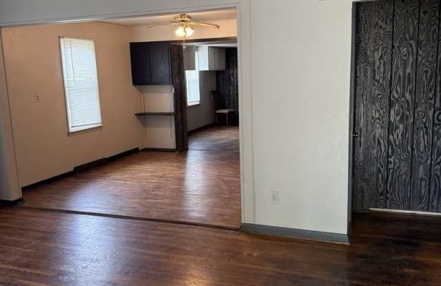 1306 E Green Street Gallery 4