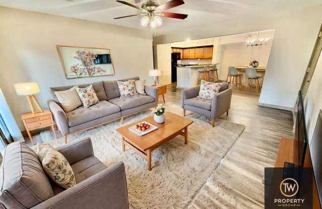 1070 University Dr photos photos