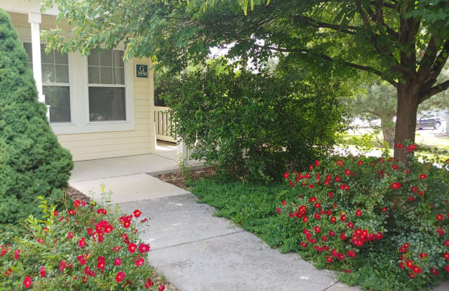 Beautiful 3 Bed, 2.5 Bath Wellman Creek Townhome - Available Now! - 3950 Colorado Avenue, Boulder, CO 80303