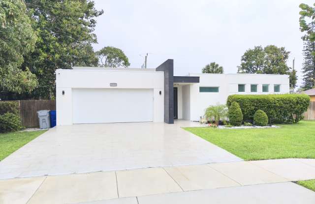 2321 Nw 3rd St photos photos