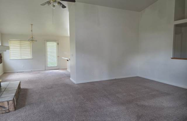 Great location for a 4 bedroom 3 car garage home Gallery 3