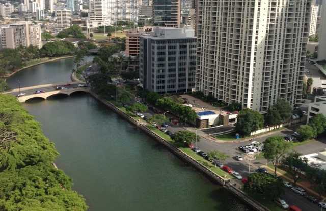 One Bedroom condo. Excellent Location (utilities Included) Gallery 3