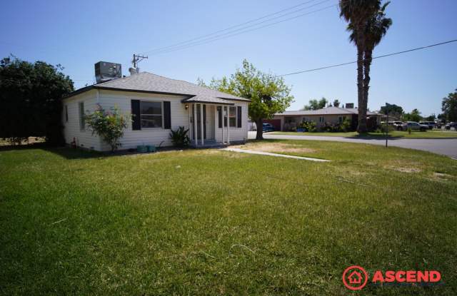 2 Bed / 1 Bath Home with Solar – Convenient Bakersfield Location photos photos