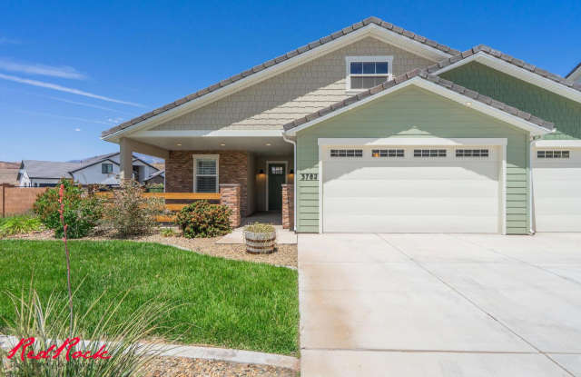 Spacious 3 Bedroom 3 Bathroom Home with Bonus Room and Spa! photos photos