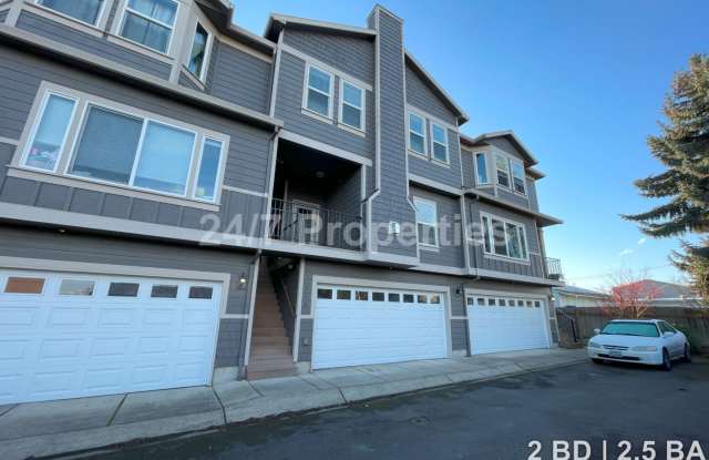 Spacious and Modern 3-Story Townhome - Molalla photos photos