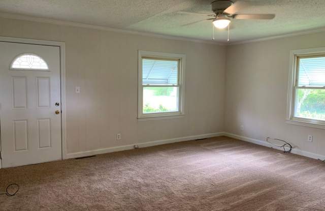 SW Large Home with some Updates, Fenced Back Yard, Large Storage Bldg, Quiet Setting, Convenient Location! Gallery 3