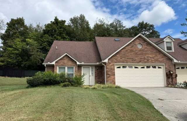 FARRAGUT: 3 BEDROOM, 2.5 BATHROOM TOWNHOUSE IN CONCORD LANDING Gallery 1