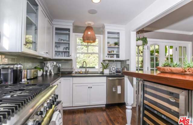8069 WOODLAND Lane Gallery 3