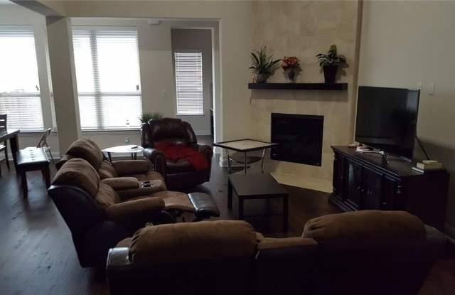 7220 Ridgepoint Drive Gallery 2
