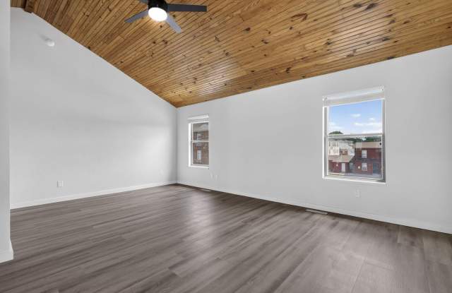 1030 E Elm Street Gallery 4