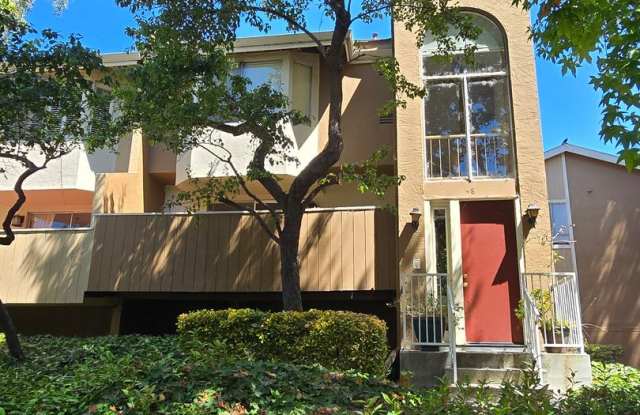 Tri Level Townhouse located in a Gated Community in San Pablo .. photos photos