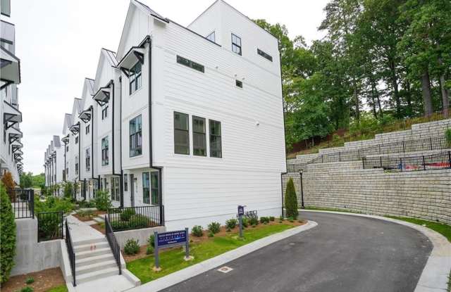 1815 Gotham Lane NE photos photos