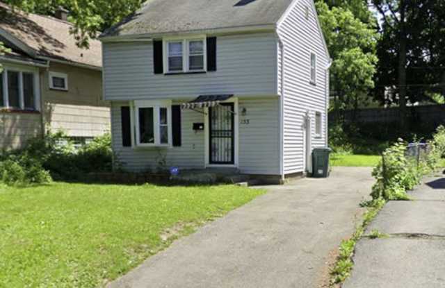 Cute 2/3 Bedroom Single Family House Available Soon photos photos