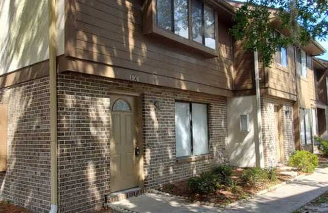 4908 Silver Oaks Village unit A - 4908 Silver Oaks Village, Orlando, FL 32808