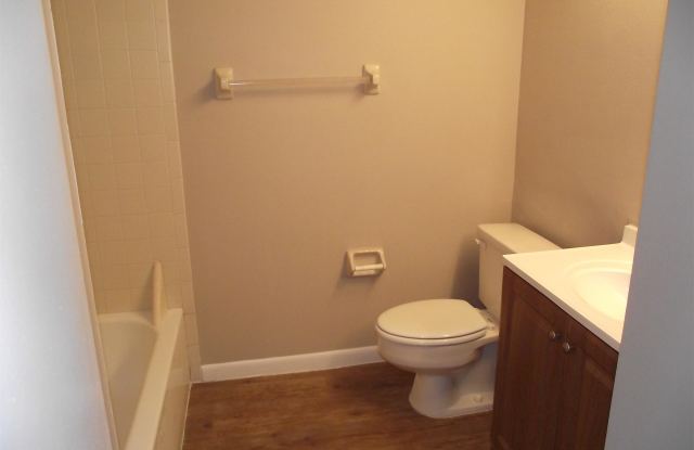 5293 Vineland Road photos photos