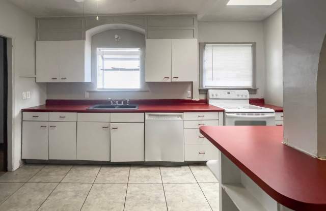 AVAILABLE IMMEDIATELY! Dishwasher and Washer/Dryer Included photos photos