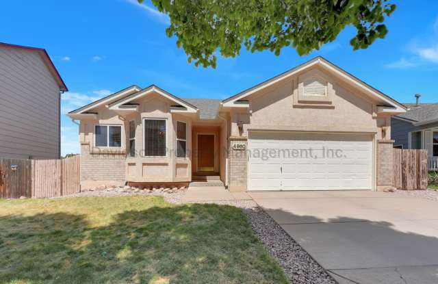 Beautiful 4 Bedroom House in Northeast Colorado Springs Gallery 1