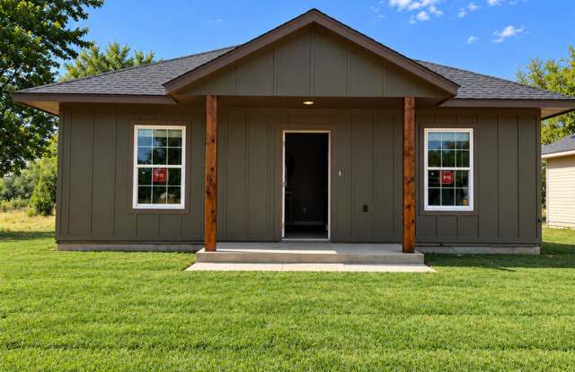 Affordable 2BR/2BA Cottage Near Shopping Centers & Restaurants Gallery 1