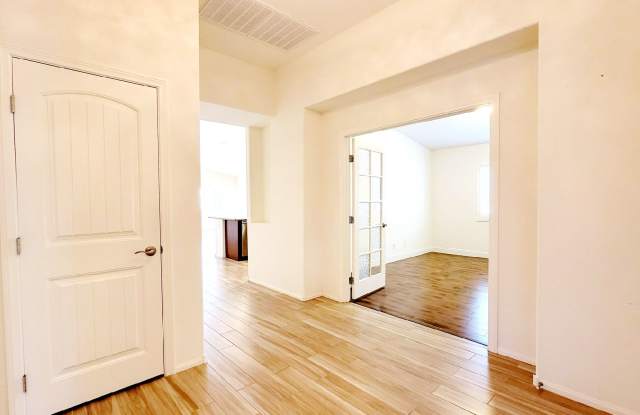 8327 Spectacle Reef Ave - 3bedrooms, 2.5 bathroom, 1928 SQFT Gallery 4