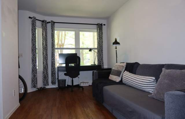 Hyde Park Country Condo - Furnished - 1BD/1BA - Covered Parking -Close to Everything photos photos Hyde Park Country Condo - Furnished - 1BD/1BA - Covered Parking -Close to Everything photos photos