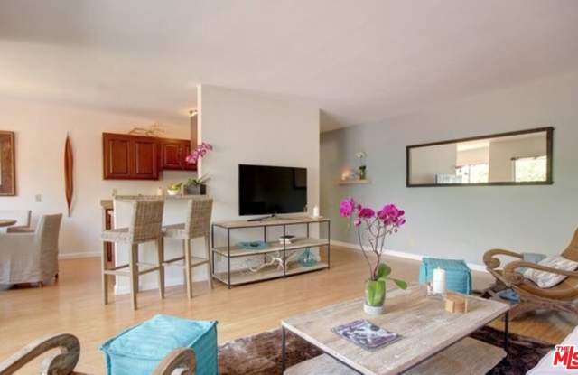 852 17th St unit: 3 photos photos