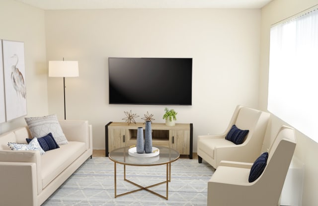 Country Club Apartments Gallery 4