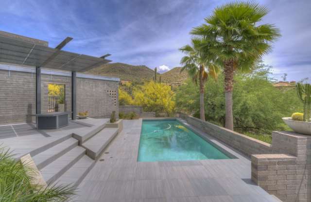 5910 E SENTINEL ROCK Road Gallery 4