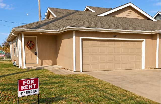 Great 3 Bed 2 Bath 2 Car Garage Flat Duplex- Pets ok! Gallery 1