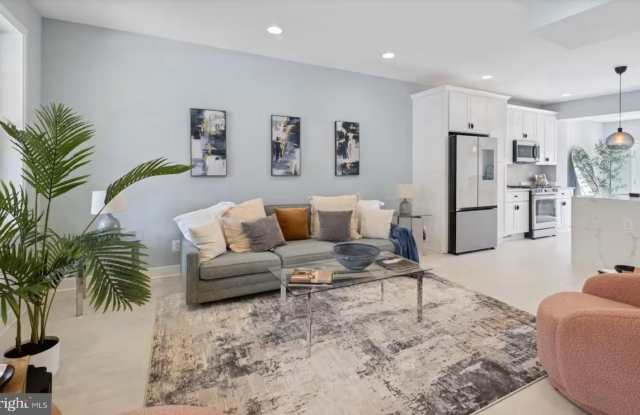 706 LONGFELLOW Street NW Gallery 2