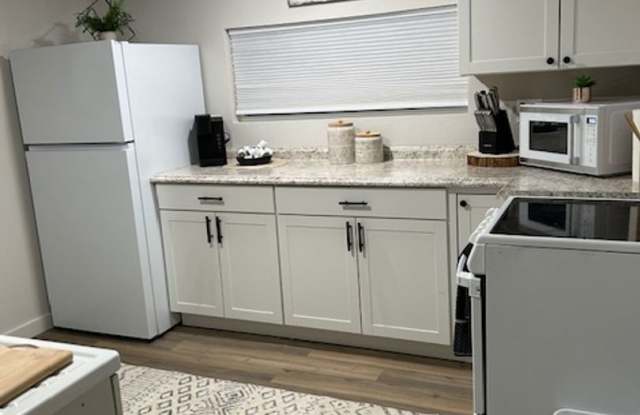 Charming 1-Bedroom, 1-Bath House Fully Furnished- All Utilites Included photos photos
