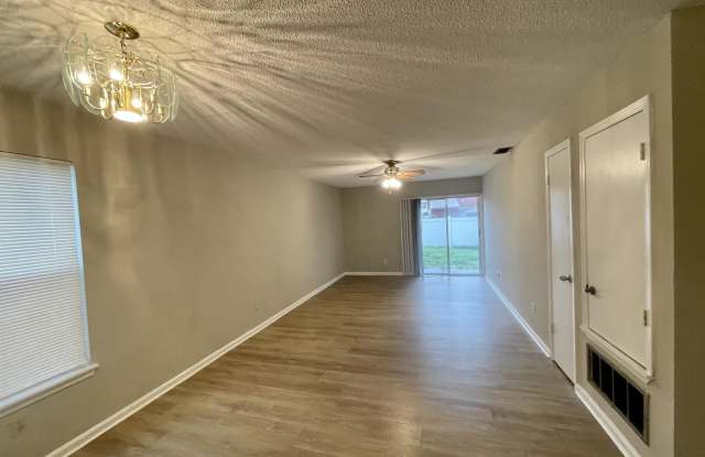 8850 CAVENDER DR Gallery 4
