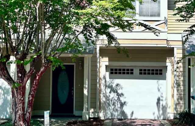 Adorable 3B/2.5B Unfurnished Townhome located in Twin Lakes Neighborhood! photos photos