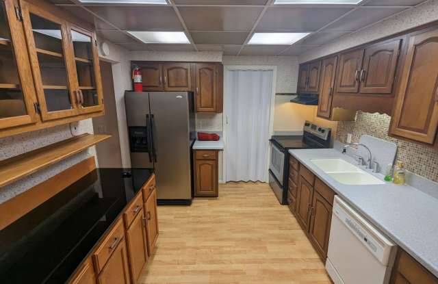 5526 Heatherdowns Blvd photos photos